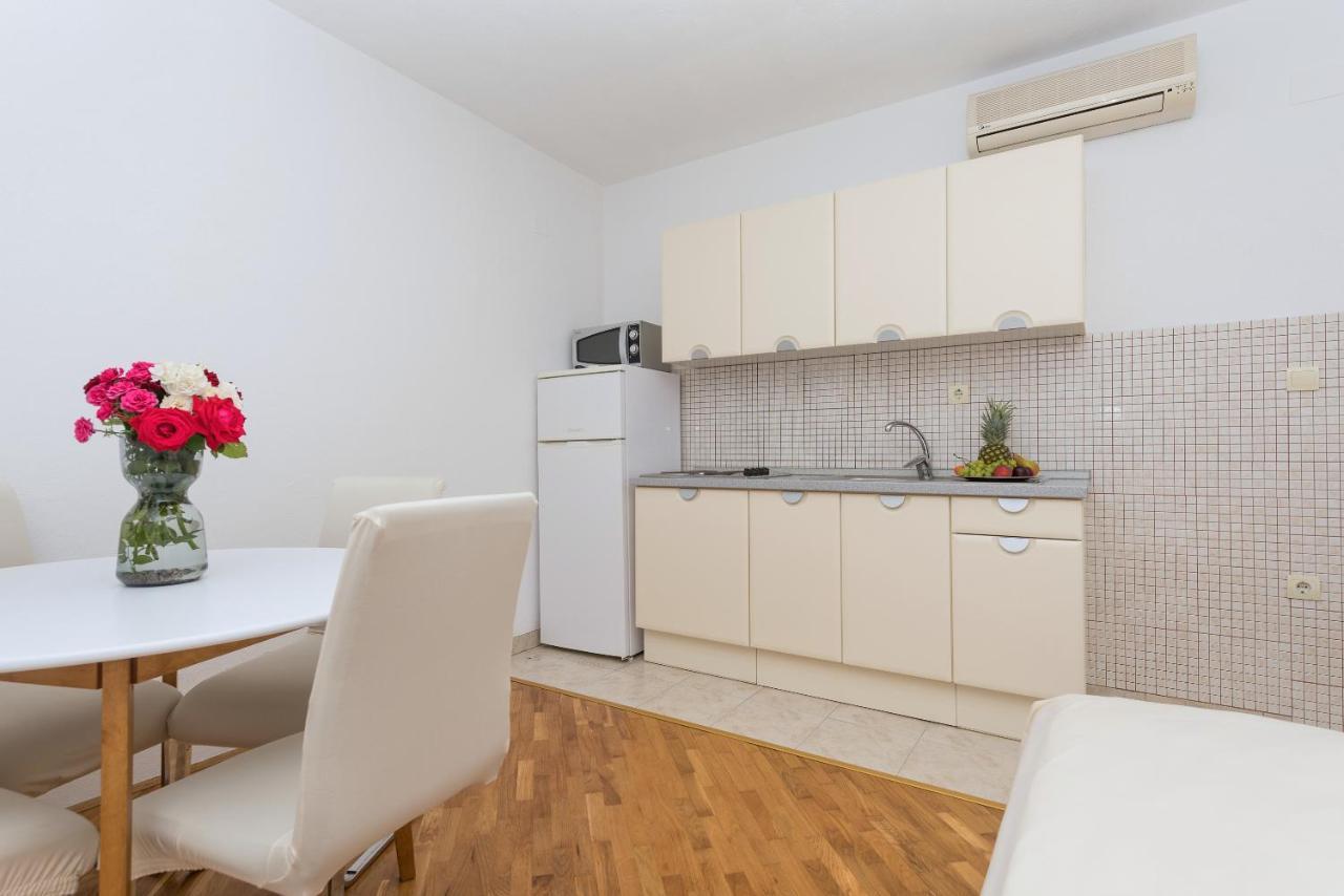 Skiljini Dvori - Apartman Makarska Buitenkant foto